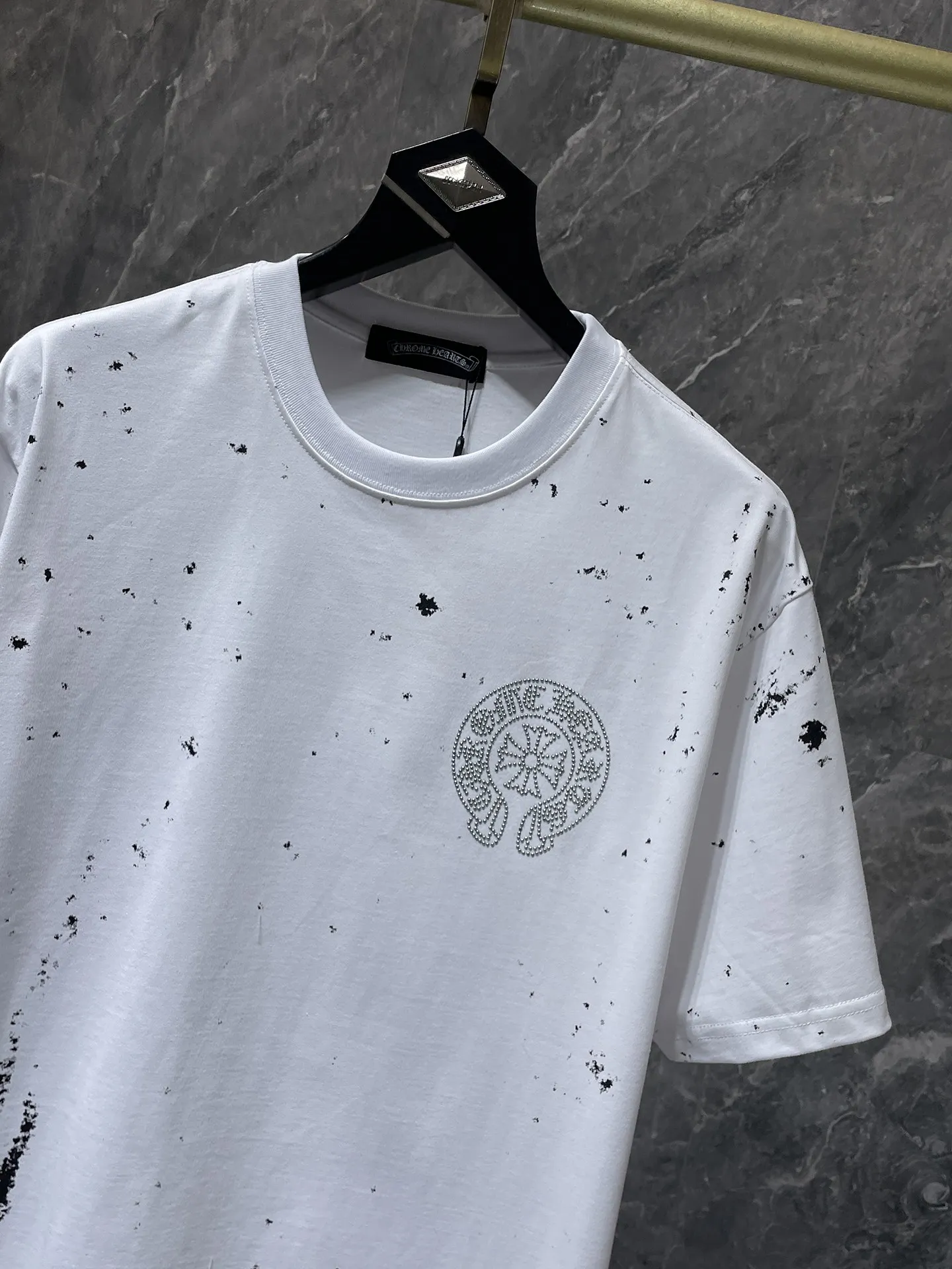 P160 New Chrome Hearts 25ss for summer. High gram weight, environmentally friendly and high-quality top-grade fabric. 260g~270g. Chrome graffiti splashed ink and hot diamond horseshoe short sleeves. Counter synchronization. 1:1 replica version. Recommended colors: white, black. Size: S, M, L, XL.